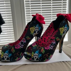 Neon pink bow open-toe heels